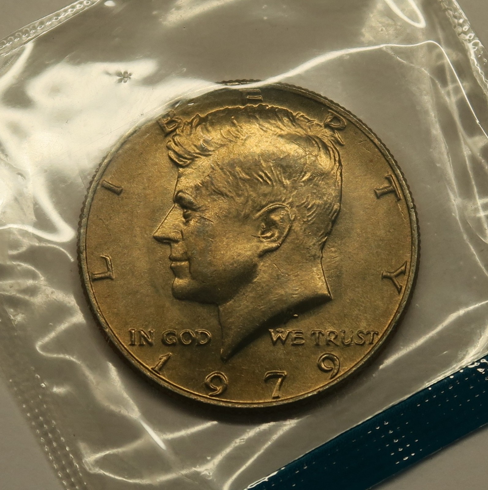 1979 P BU Kennedy Half Dollar in Mint Cello, Light Golden Toning, Free Shipping