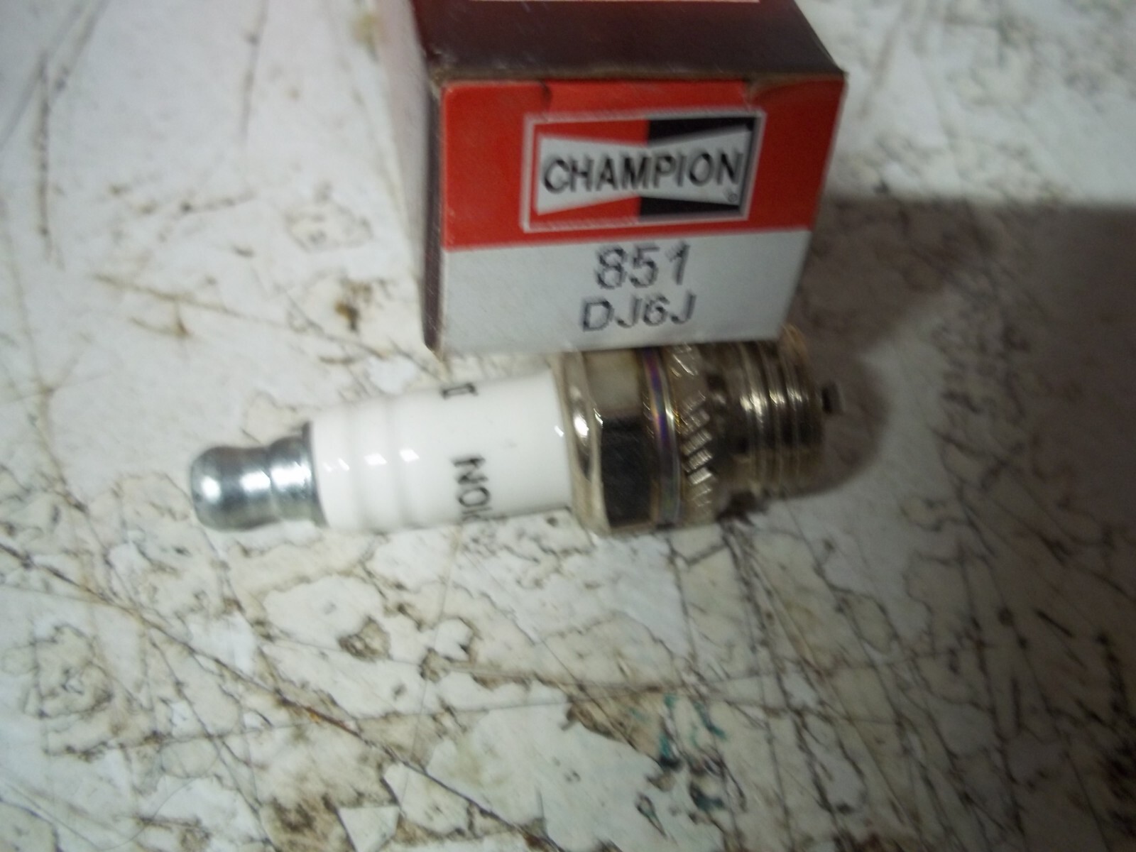 Champion - 851 - Copper Plus Non-Resistor Spark Plugs, DJ6J