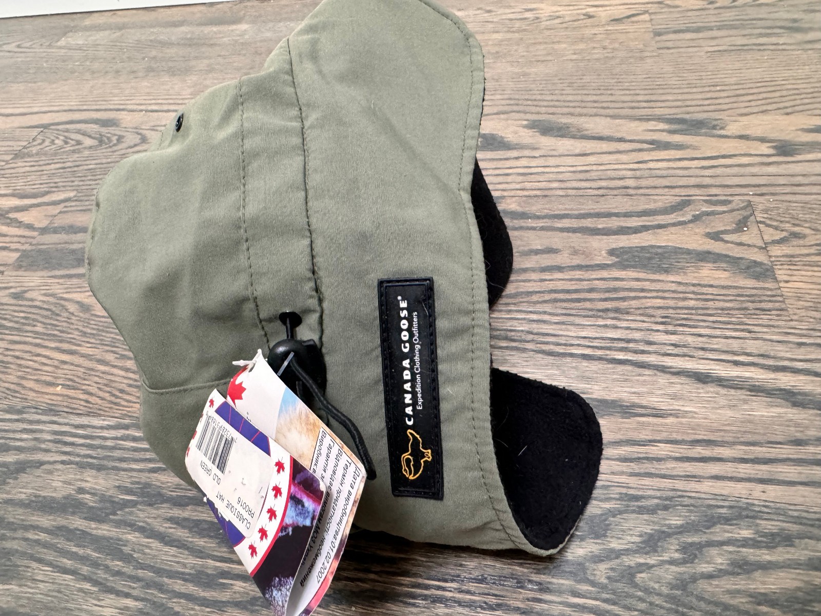 Canada Goose new classique cap with labels MSRP 185$