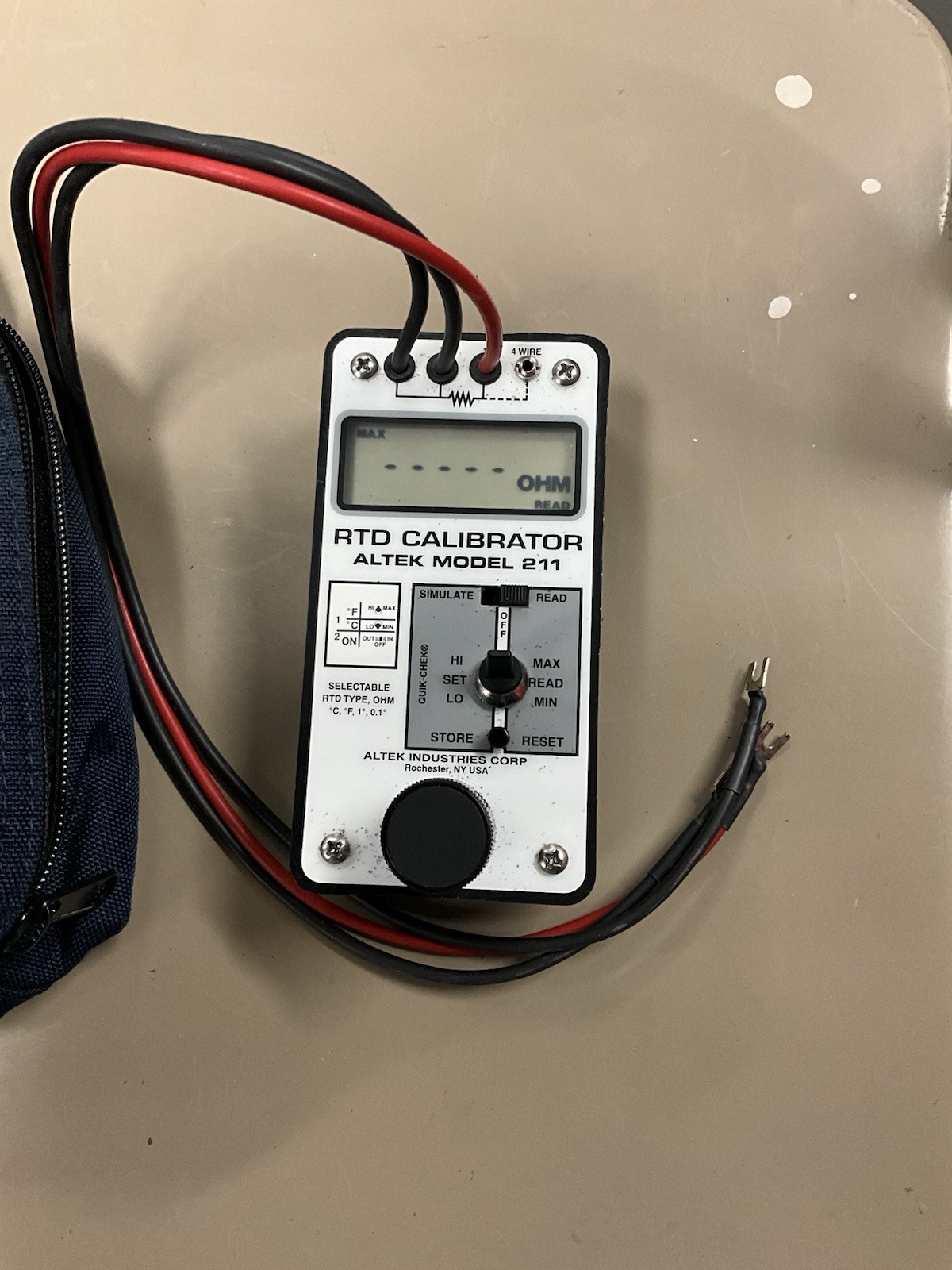 ALTEK RTD CALIBRATOR MODEL 211 WITH CASE POWERS ON