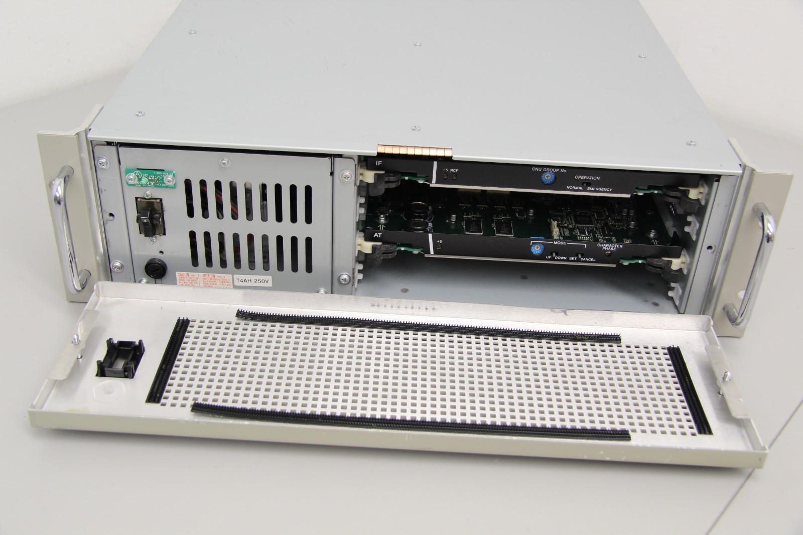 Sony CNU-700 Camera Command Unit Rack Mount Includes Two Installed Cards