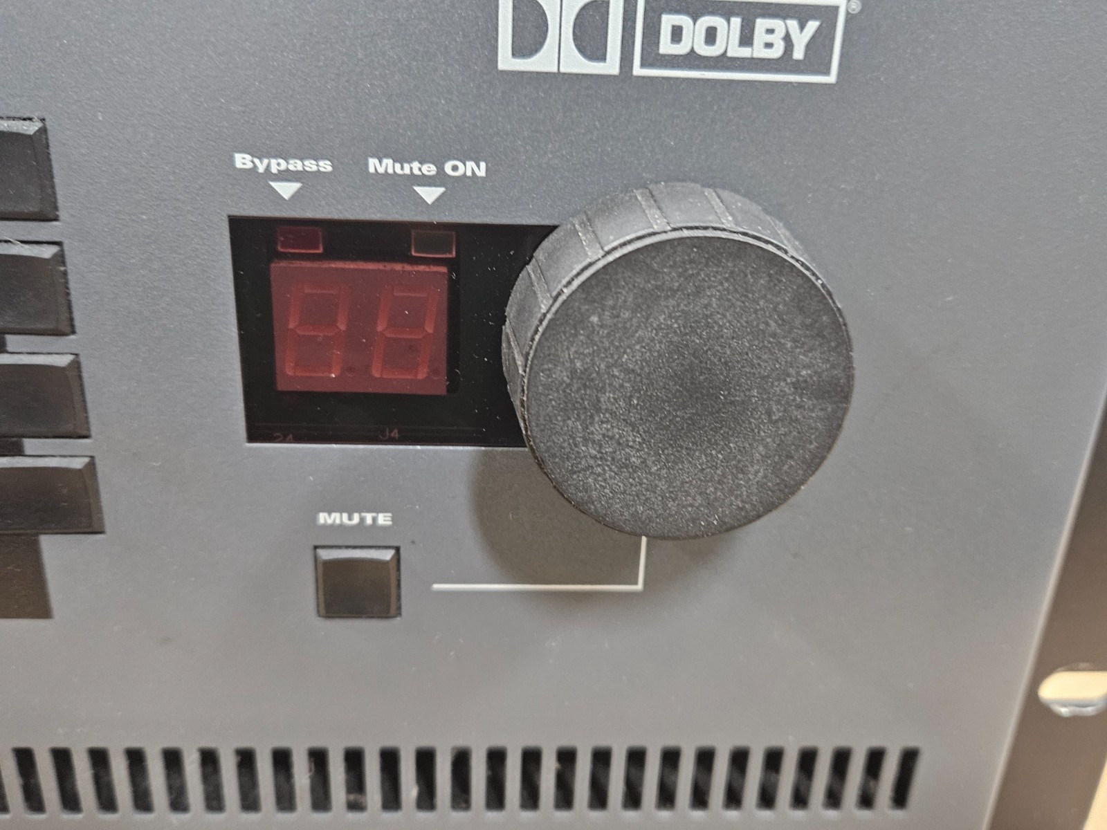 Dolby CP500 Digital Cinema Sound Processor w/Analog/LCD Screen/Self-Contained
