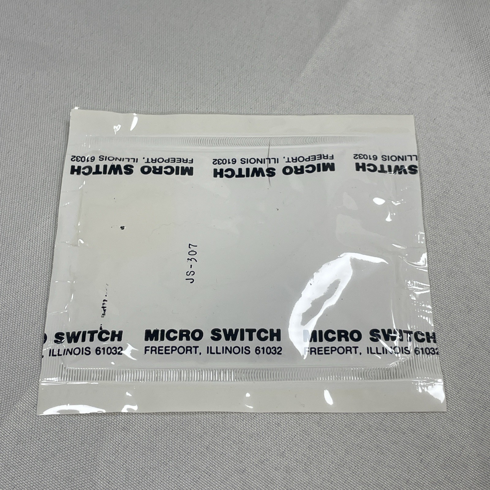 Lot of 37 Honeywell Micro Switch JS-307