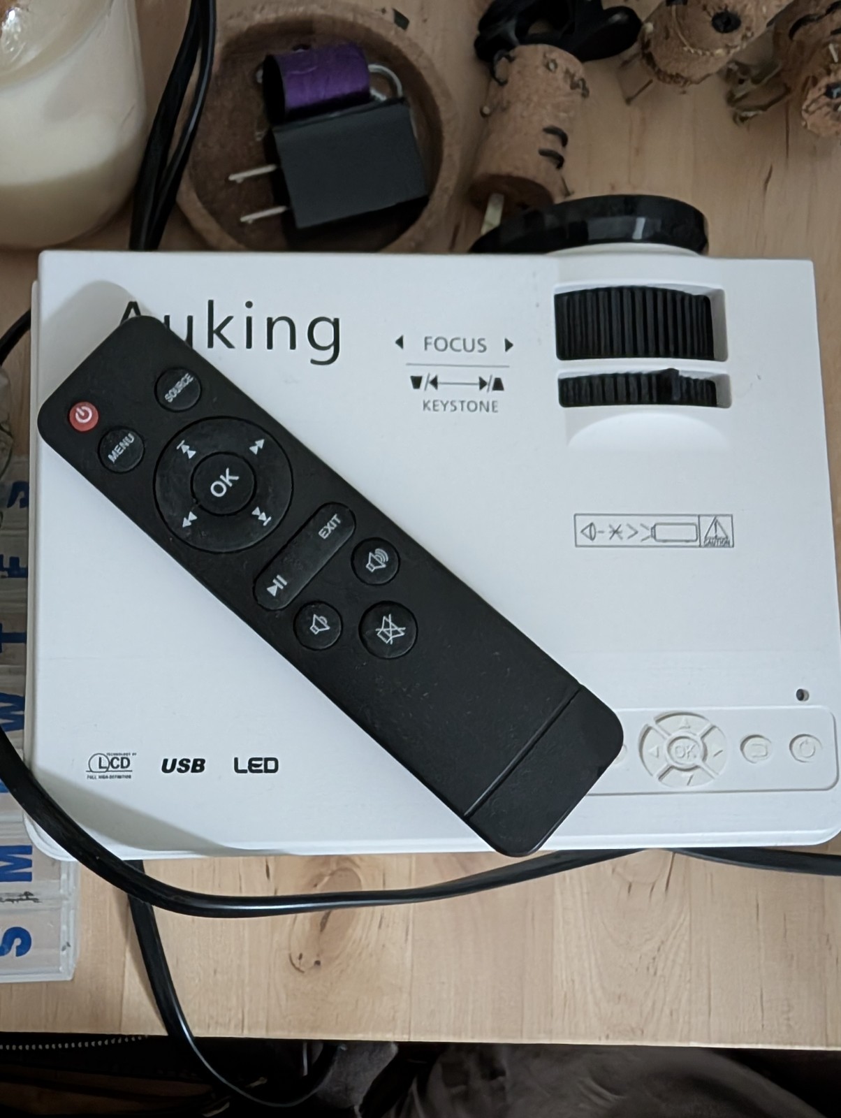 AuKing Mini Projector M8-F Home Theater 1080P Full HD Digital Video Movie White