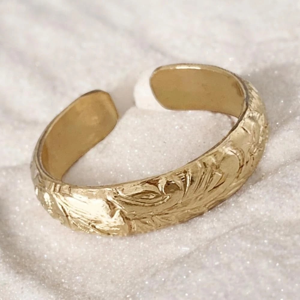 Comfort Fit Adjustable Toe Ring in Gold or Silver - Perfect Summer Accessory