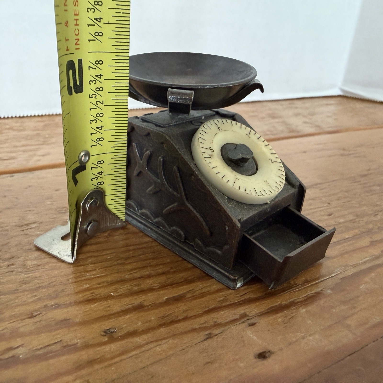 VTG Die Cast Old Scale Pencil Sharpener