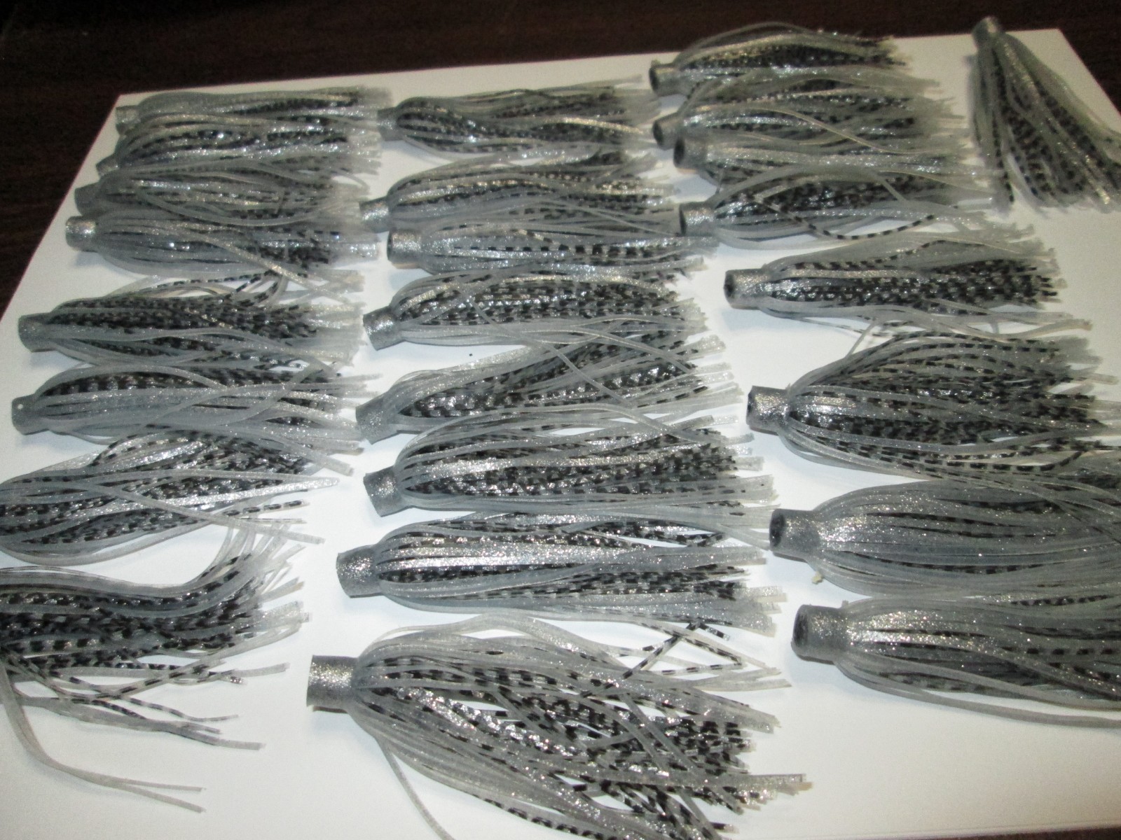 25 - QUICK CHANGE SILICONE RUBBER SKIRTS - 3" LONG - SILVER AND BLACK,,