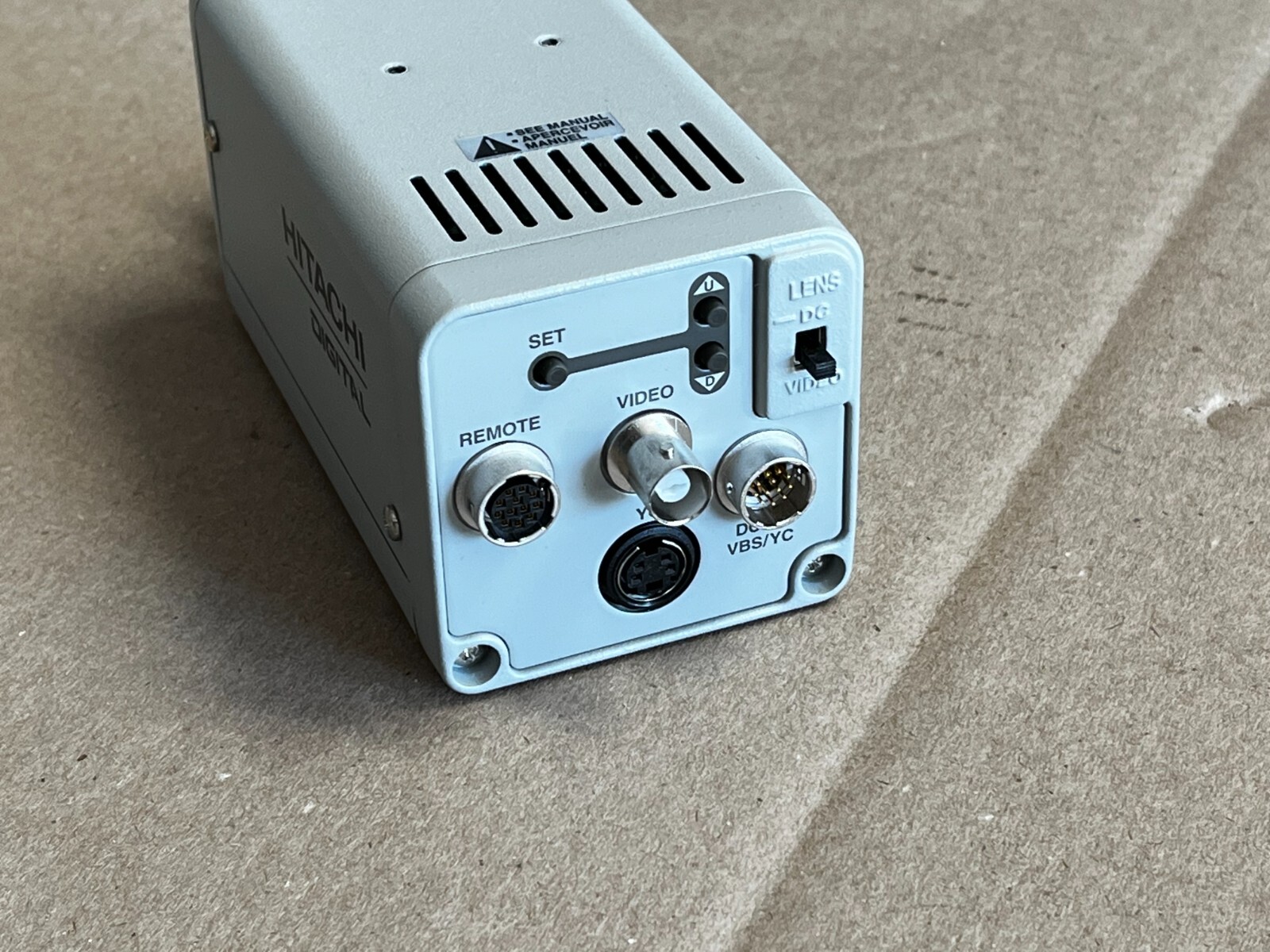 Hitachi KP-D590P CCD Color Video Camera