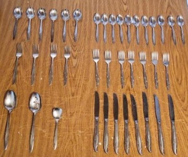 Lot of 39: Community 1960 silver plated silver flowers flatware.
