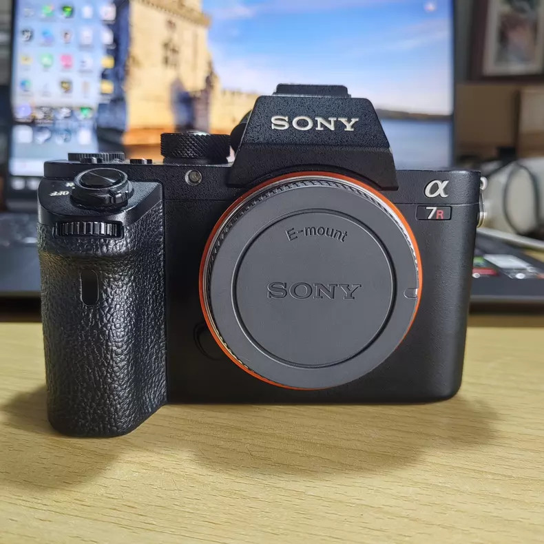 Sony Alpha ILCE-7RM2 A7R ii A7R II 42.4MP Digital Camera(Only Body) with Charger