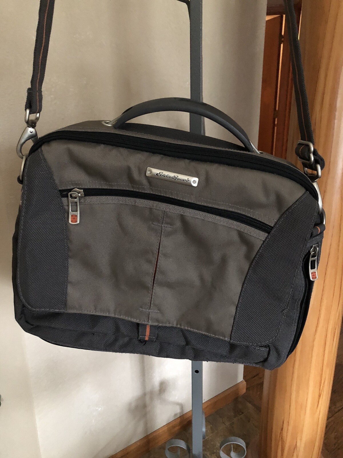 Eddie Bauer Laptop Shoulder/Messenger Bag used once EUC!