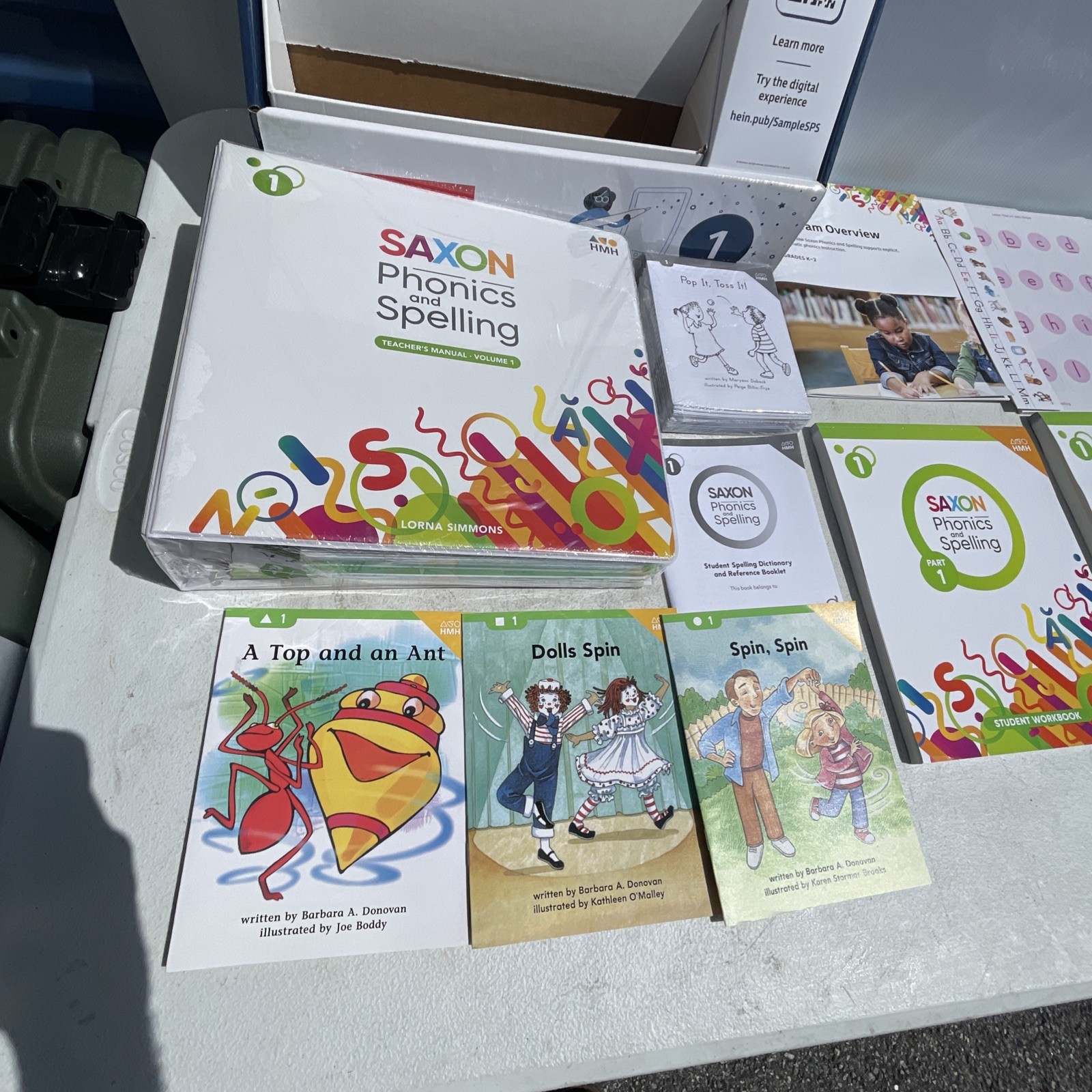 Saxon Phonics & Spelling Display Pack- Grade 1. Teachers Binder And Supporting