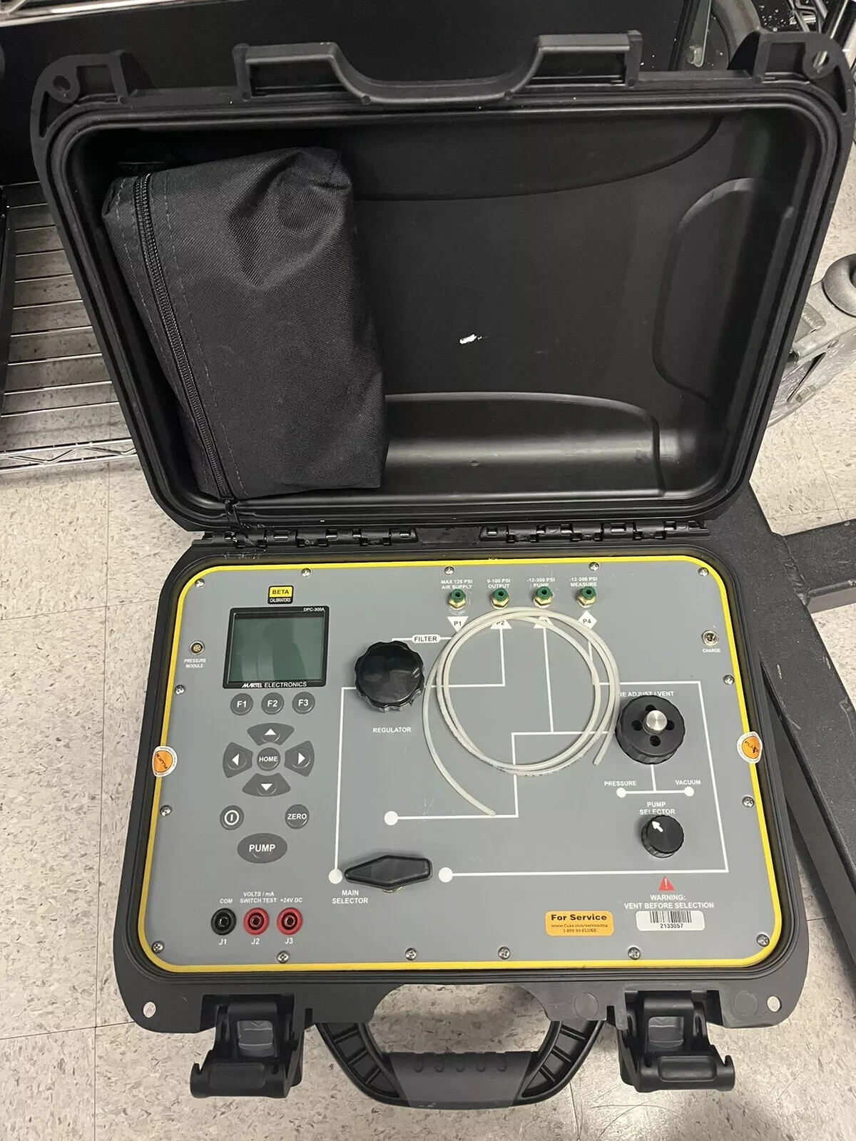 Martel (Fluke) DPC-300A Pneumatic Pressure Calibrator w/ Built-in Pump
