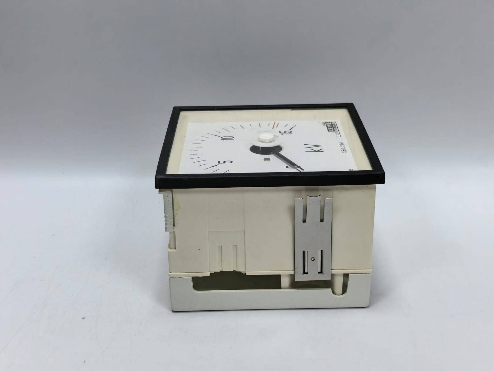 CEWE INSTRUMENTS CLR96 VOLT ANALOG PANEL METER 9489 0-15KV