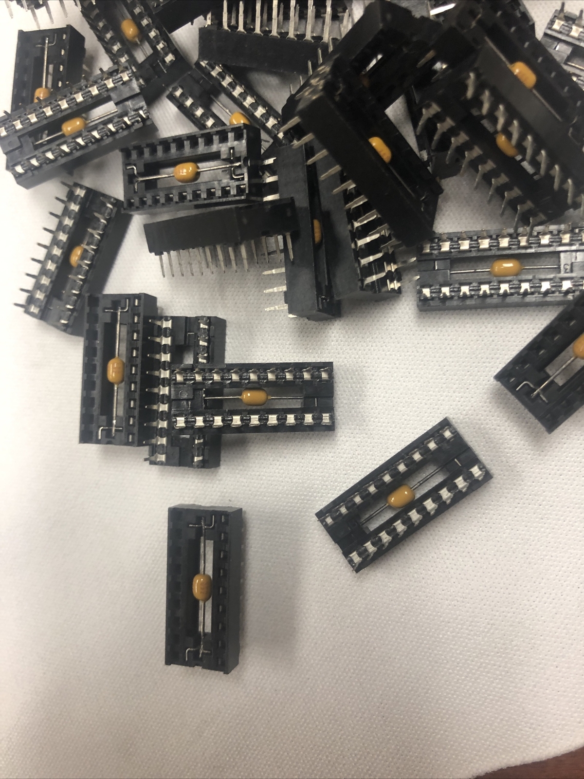 Socket 18 Pin , ID-D-7-5-5-8, Tegal?