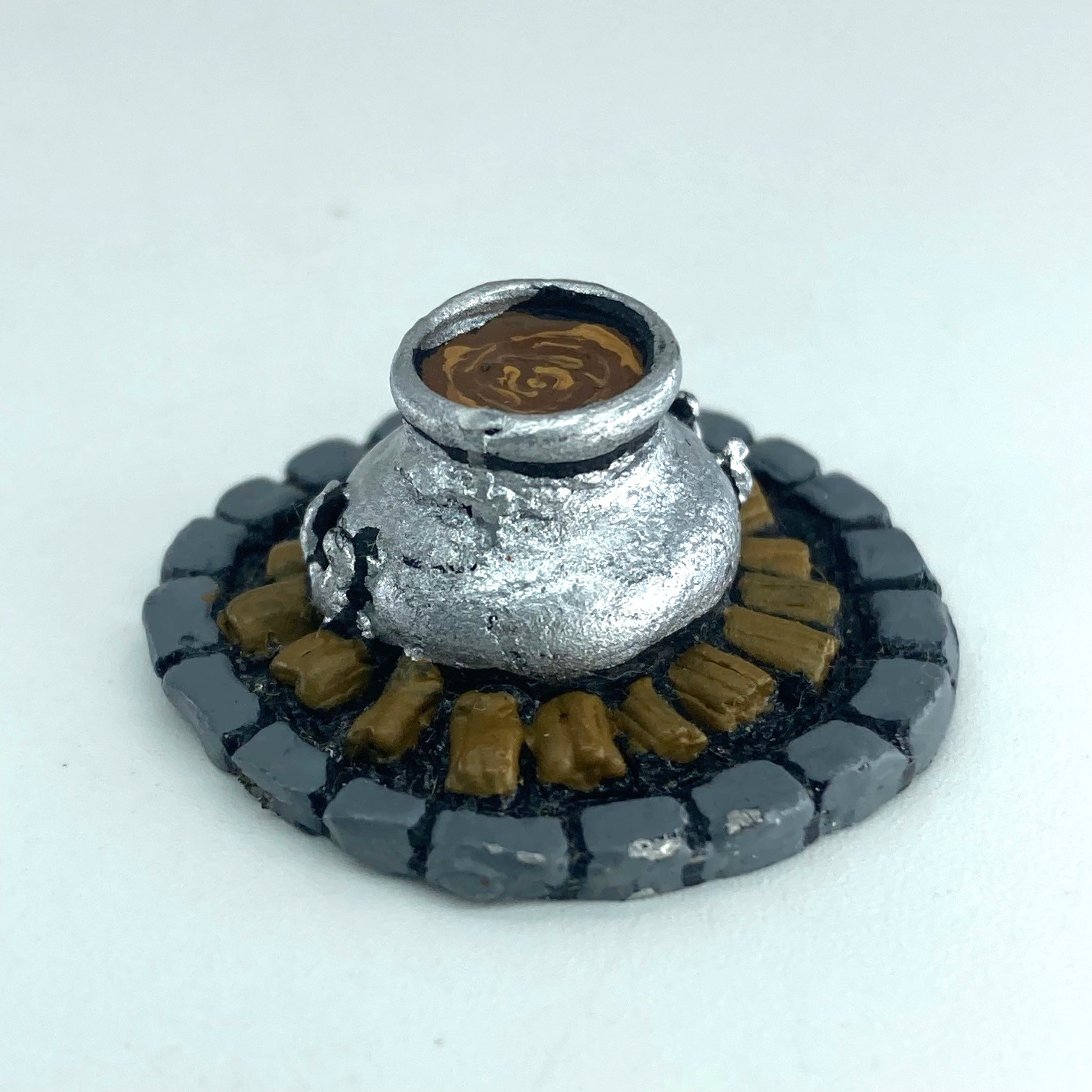 Adventurers Cook Pot - Suitable For D&D - Painted Metal Unbranded X7976