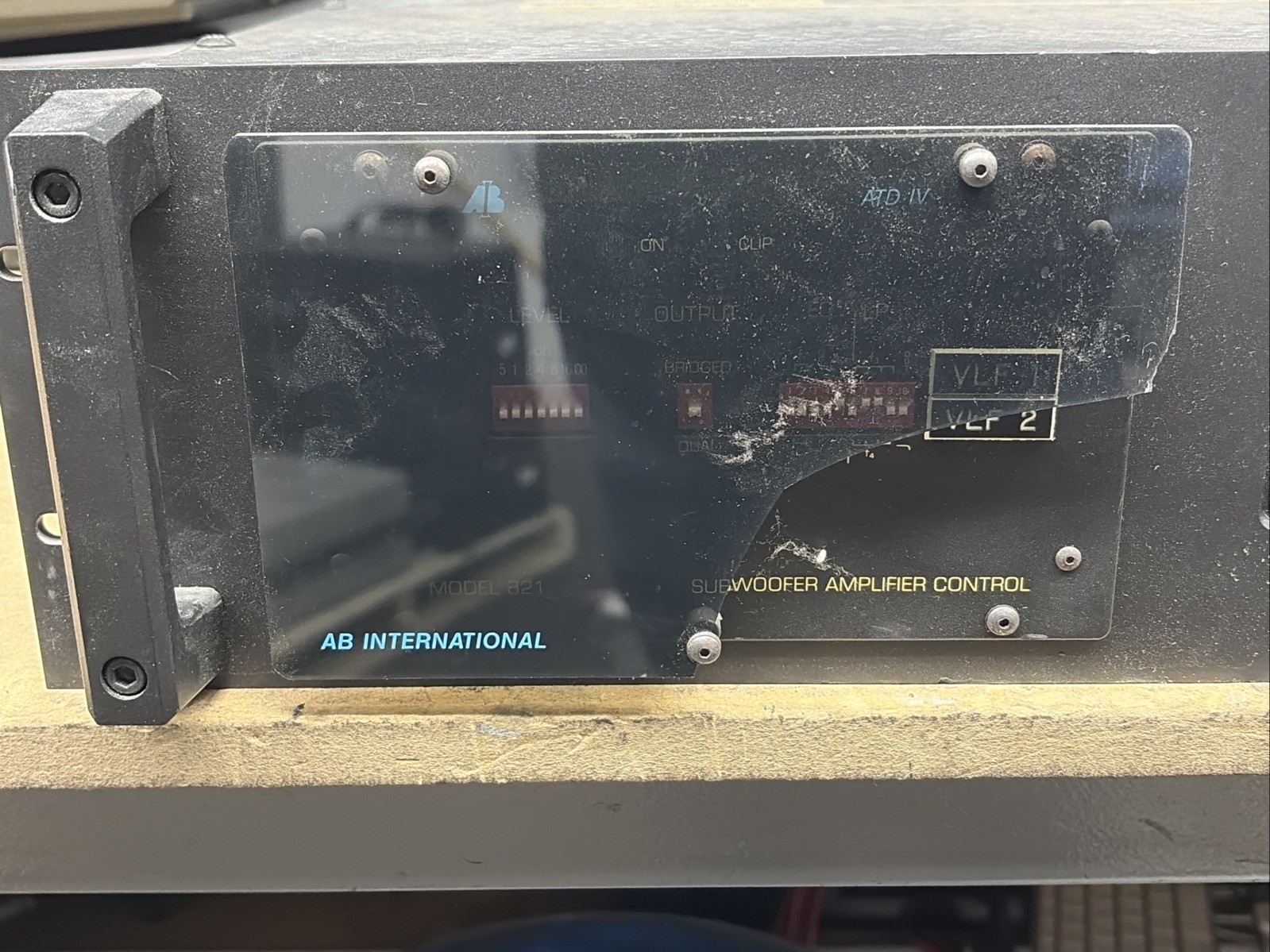 AB International 821 Amplifier