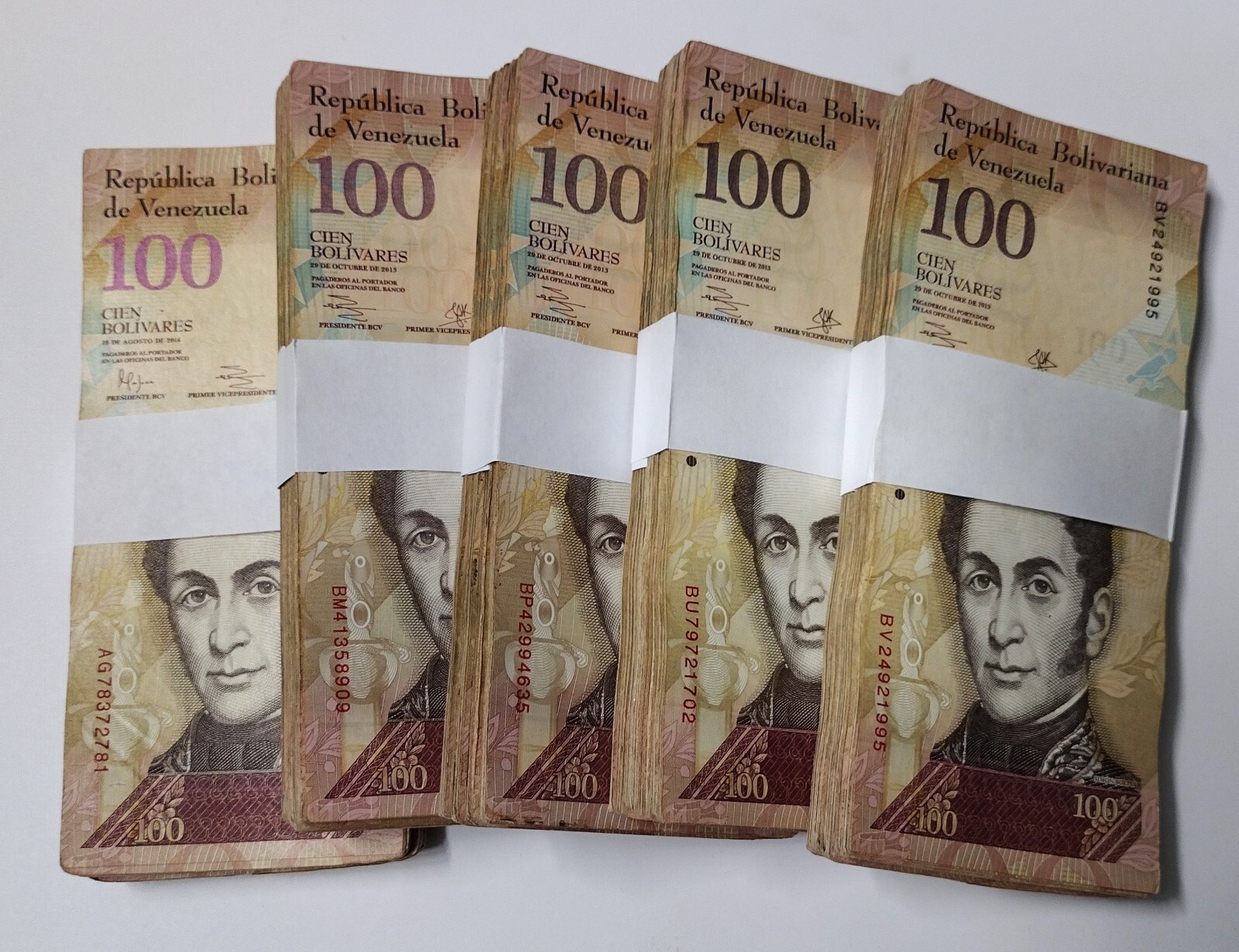 500 PCS of Venezuela 100 Soberano bolivares 1/2 BRICK banknotes 07-17 CIRCULATED