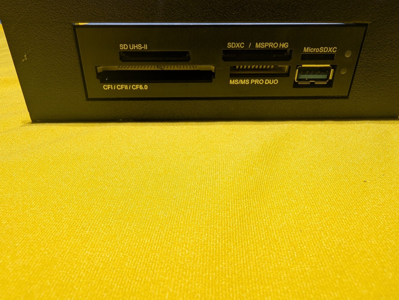 StarTech 35FCREADBU3 USB 3.0 Internal Card Reader UHS-II SD CF + 5.25" Bracket