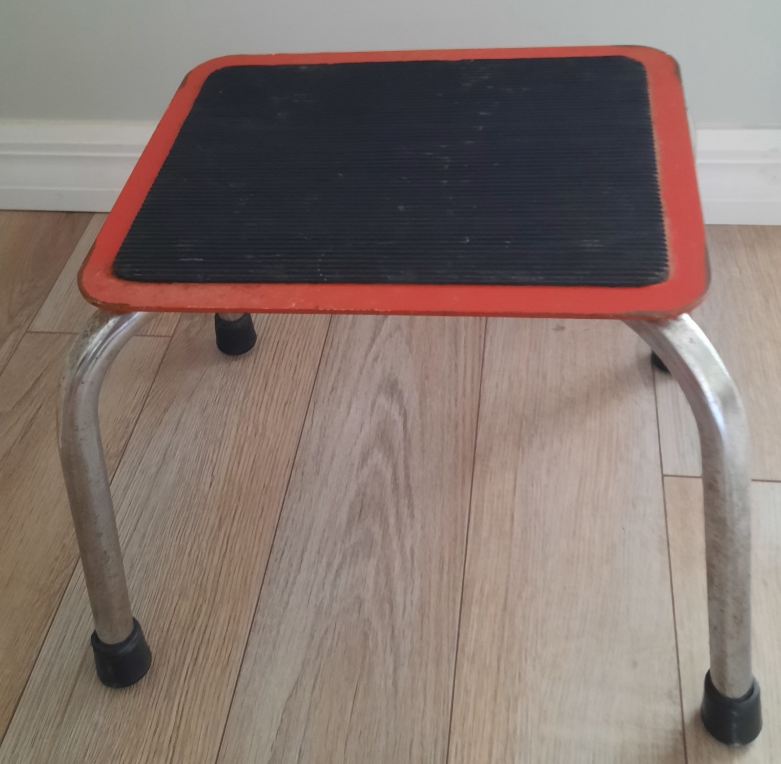 Vintage RED One Step Stool 10"x 12" Mid Century Retro Chrome Legs Eclipse