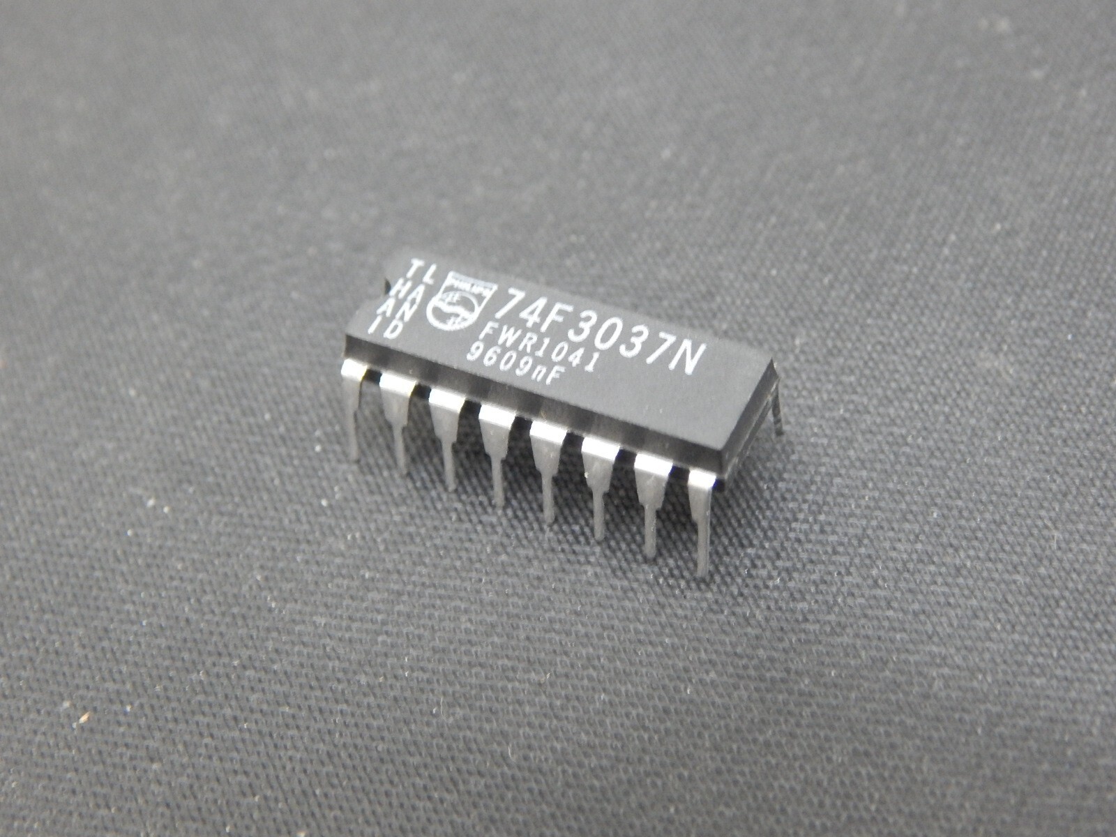 PHILIPS 74F3037N IC GATE NAND 4CH 2-INP 16DIP - USA SELLER FAST SHIPPING