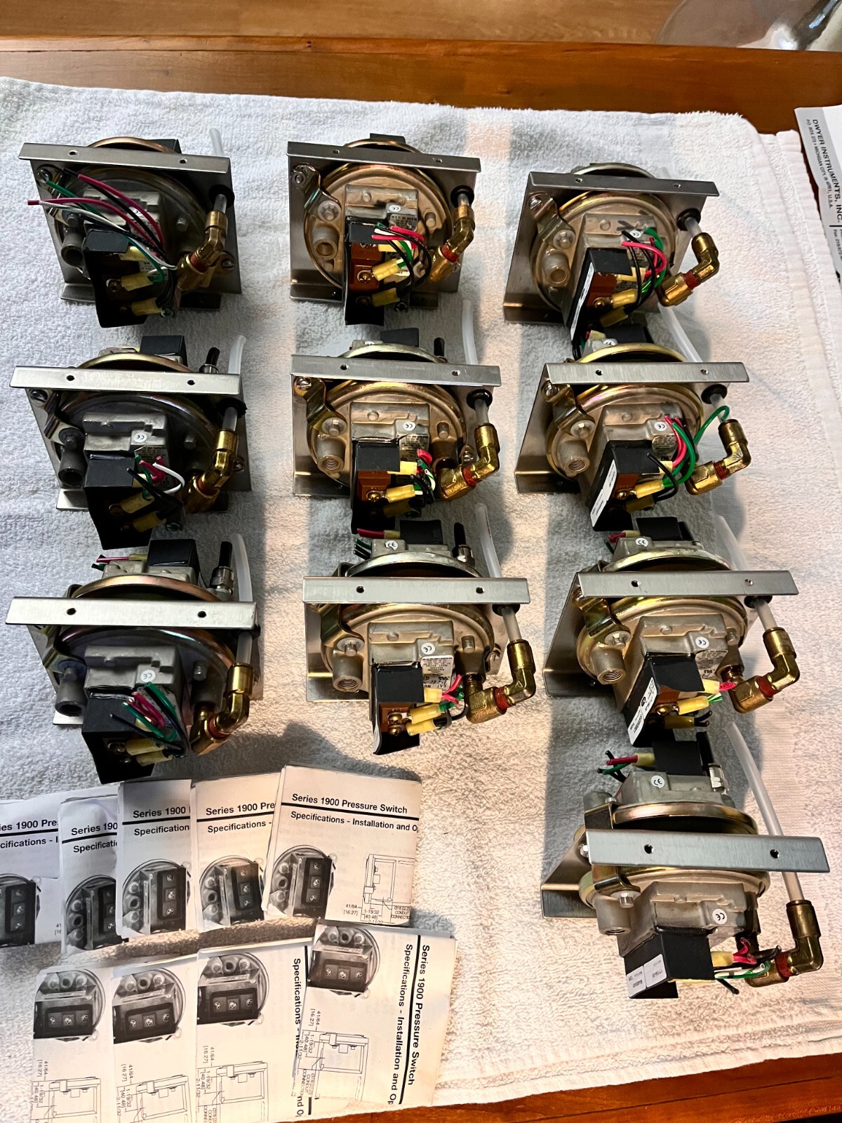 Qty. of 2 DWYER 1911-00 PRESSURE SWITCH SERIES 1900 no enclosures cat.#171184-00