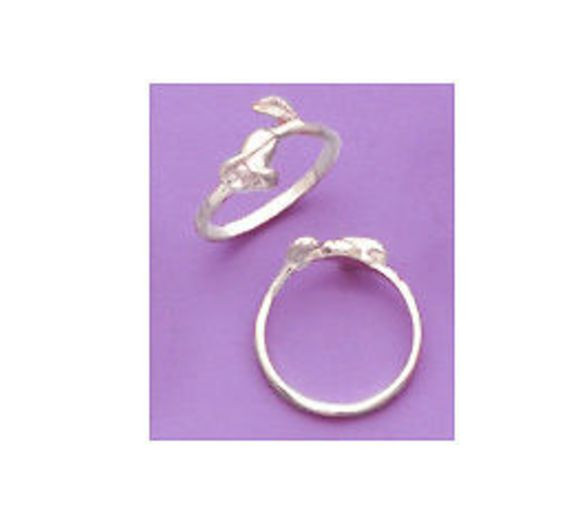 Elegant Leaf Style Sterling Silver Ring Shank Size 7