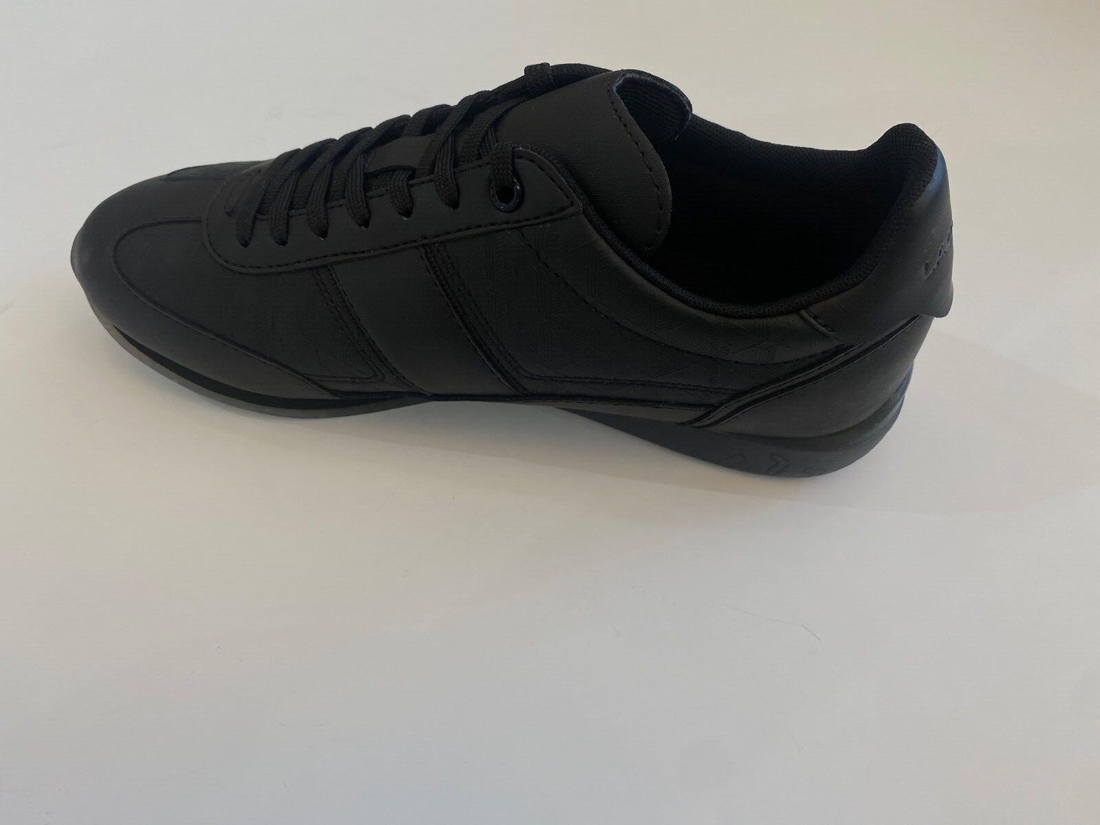 Lacoste Men's Sneakers Angular 222 In Black / Black SNEAKERS