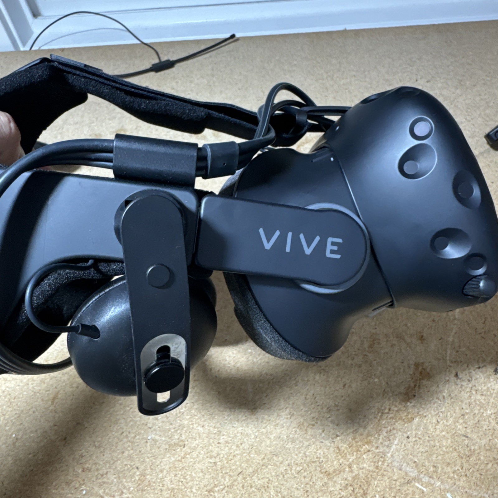 HTC Vive Virtual Reality Headset Bundle Untested