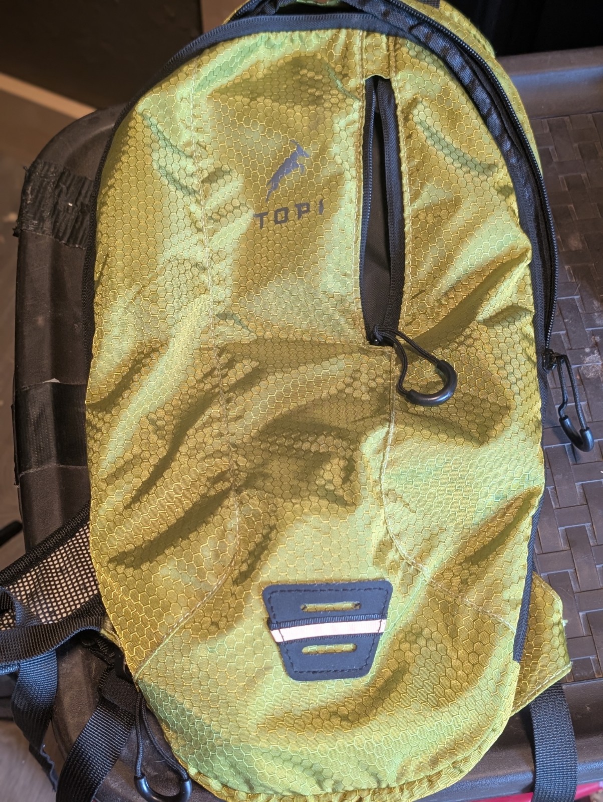 Topi Camelbak