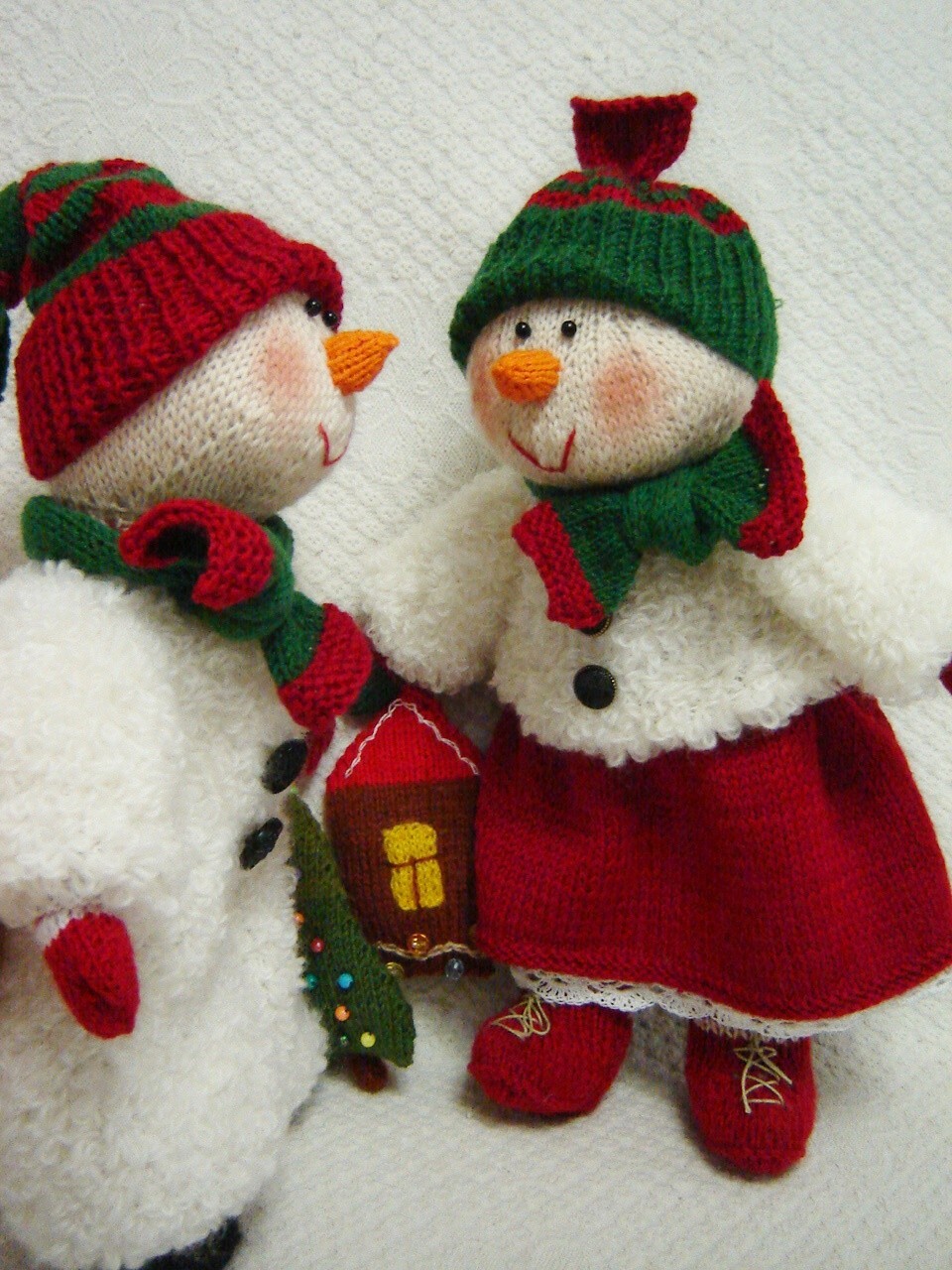 Toy knitting patterns Christmas -easy knitting bunny toys and knittin Snowfamily
