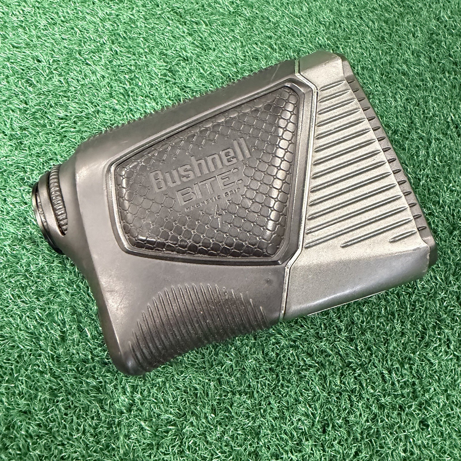 Bushnell Pro XE Golf Laser Rangefinder with slope- Black/Silver