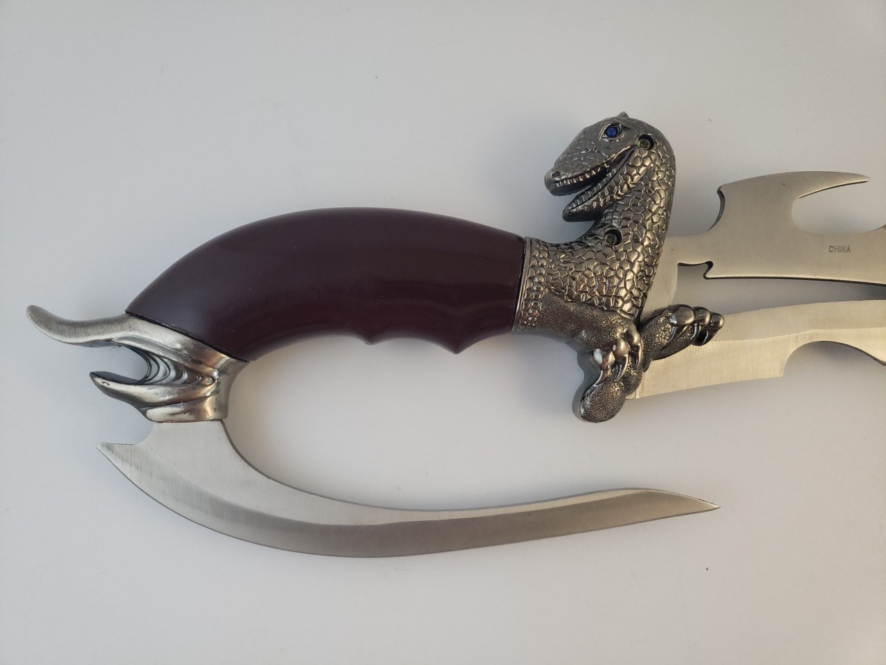 15” Dinosaur/Reptile Handled Fantasy Typhoon Hook Dagger