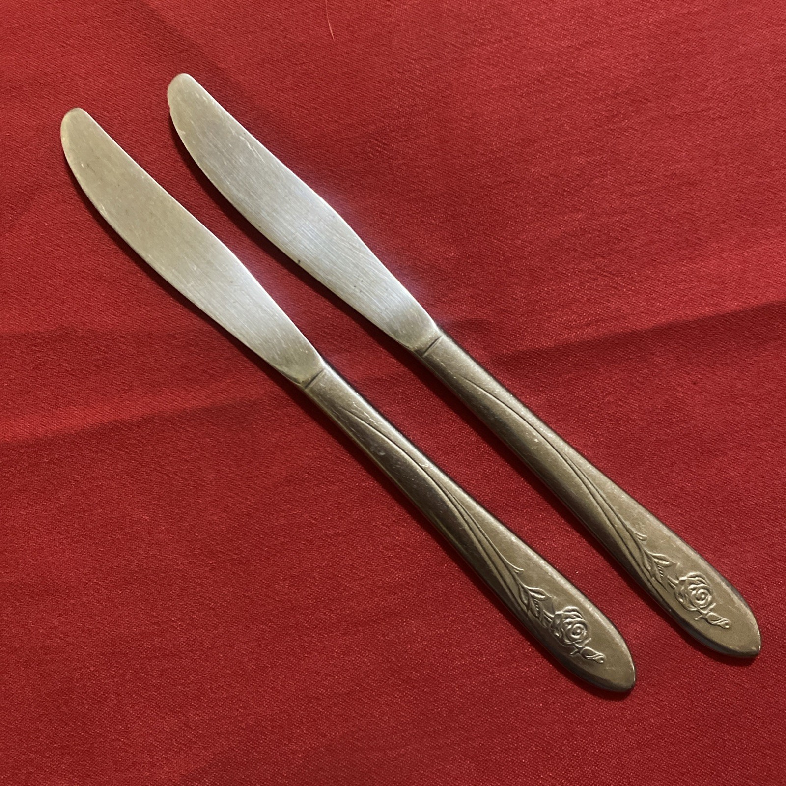 2 Pc Oneida Roseanne Rose Dinner Knives Stainless Steel Flatware 8.25"