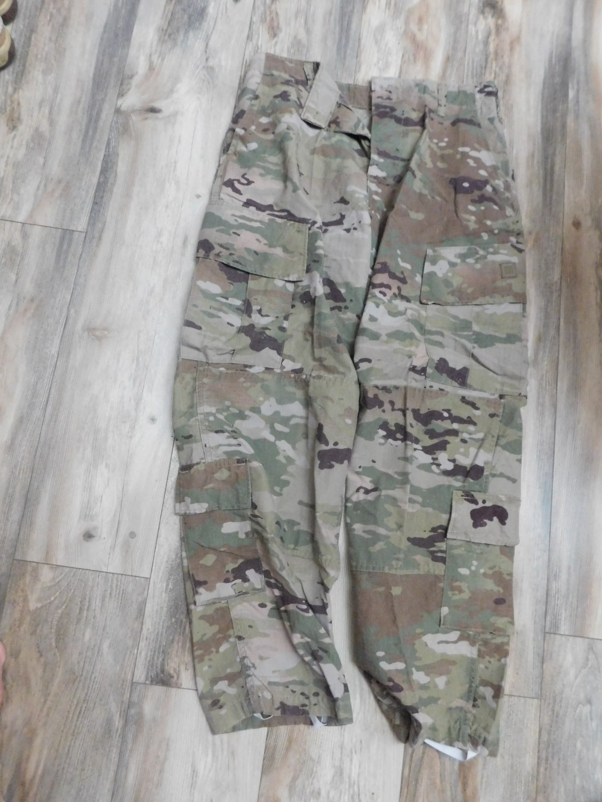 US ARMY OCP FLAME RESISTANT  PANTS  SZ MED- SHORT