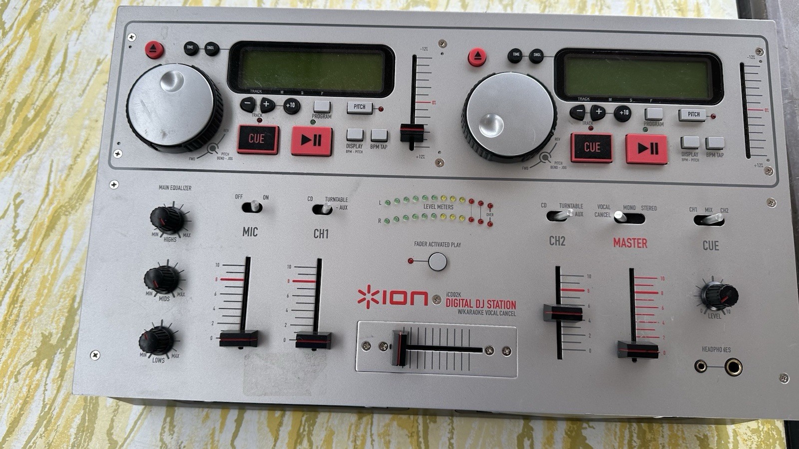 Ion Portable DJ Station iCD02K Dual CD Mixer - Free Shipping Untested No Power