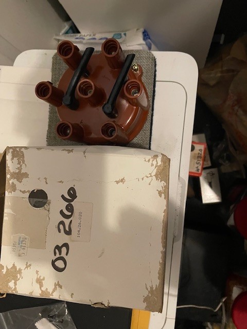 03 266 104.26.020 Bosch Distributor Cap