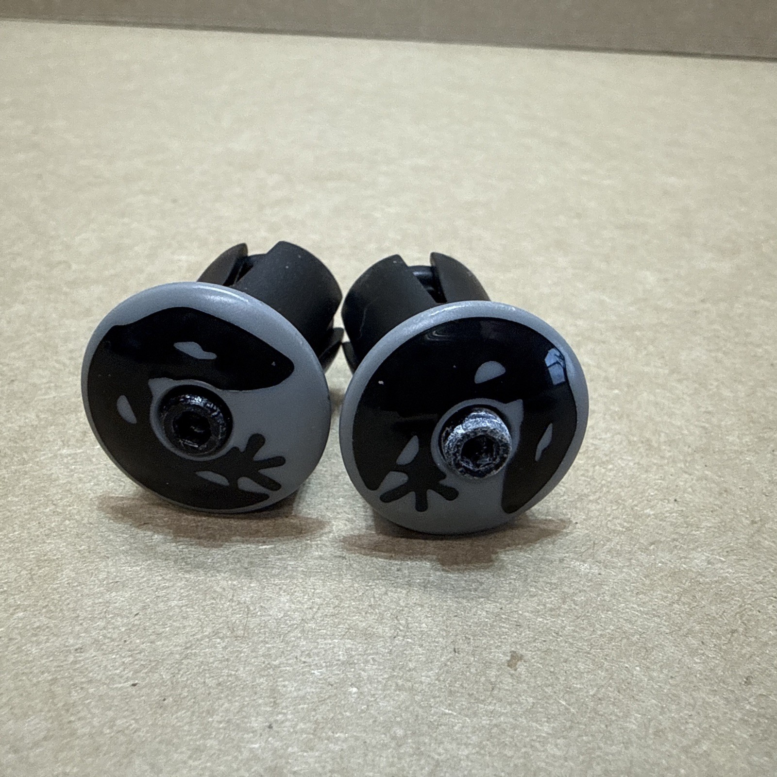 Lizard Skin Gray & Black Locking Road Bike Drop Bar End Plugs