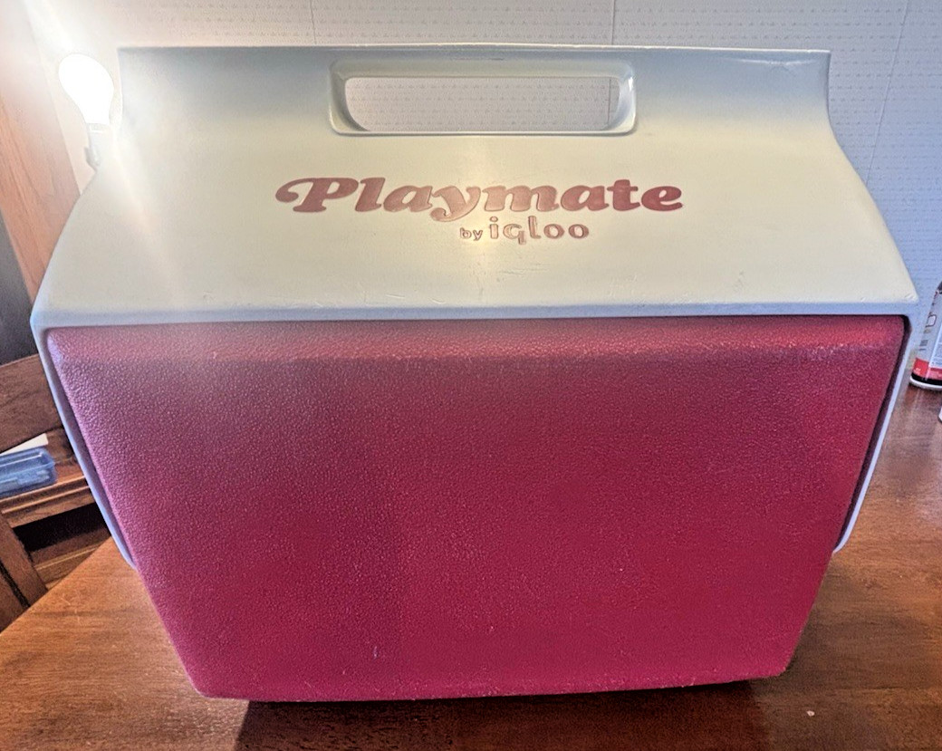 Vintage 16 Quart PLAYMATE By IGLOO Cooler Red & White 1983 14"L x 10"W x 14"T