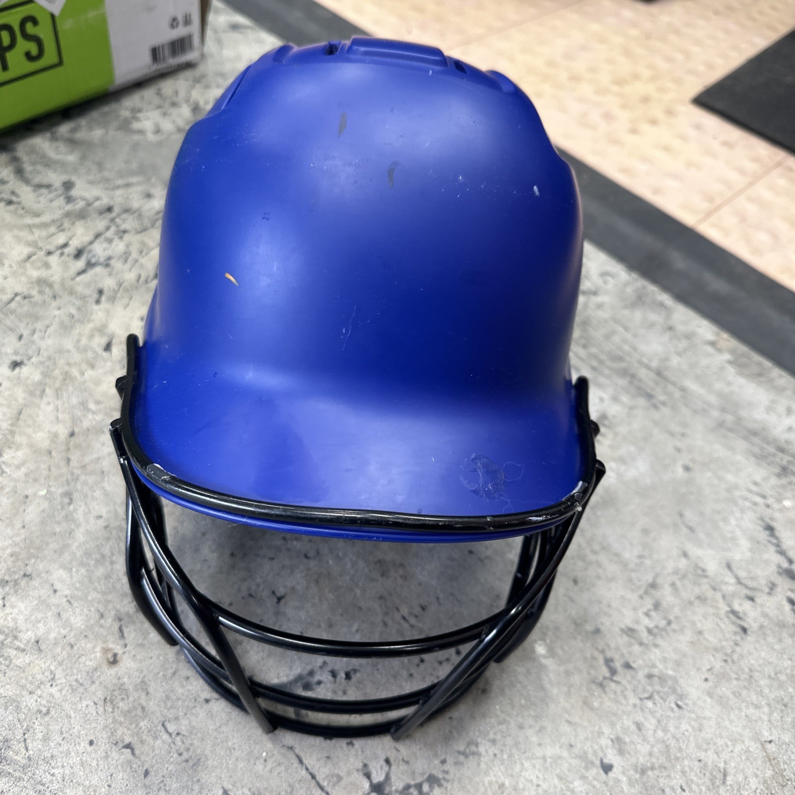 Adidas Captain, Junior Helmet Size 6 1/2 To 7 1/8