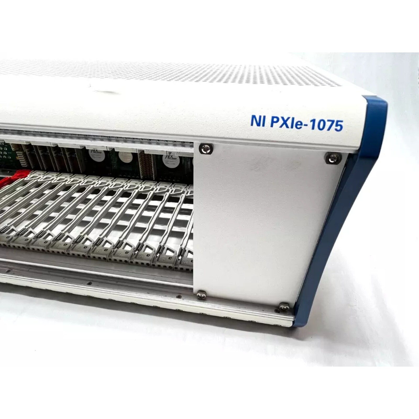 NEW National Instruments PXIe1075 PXIe-1075 Up to 4 GB/s PXI Chassis