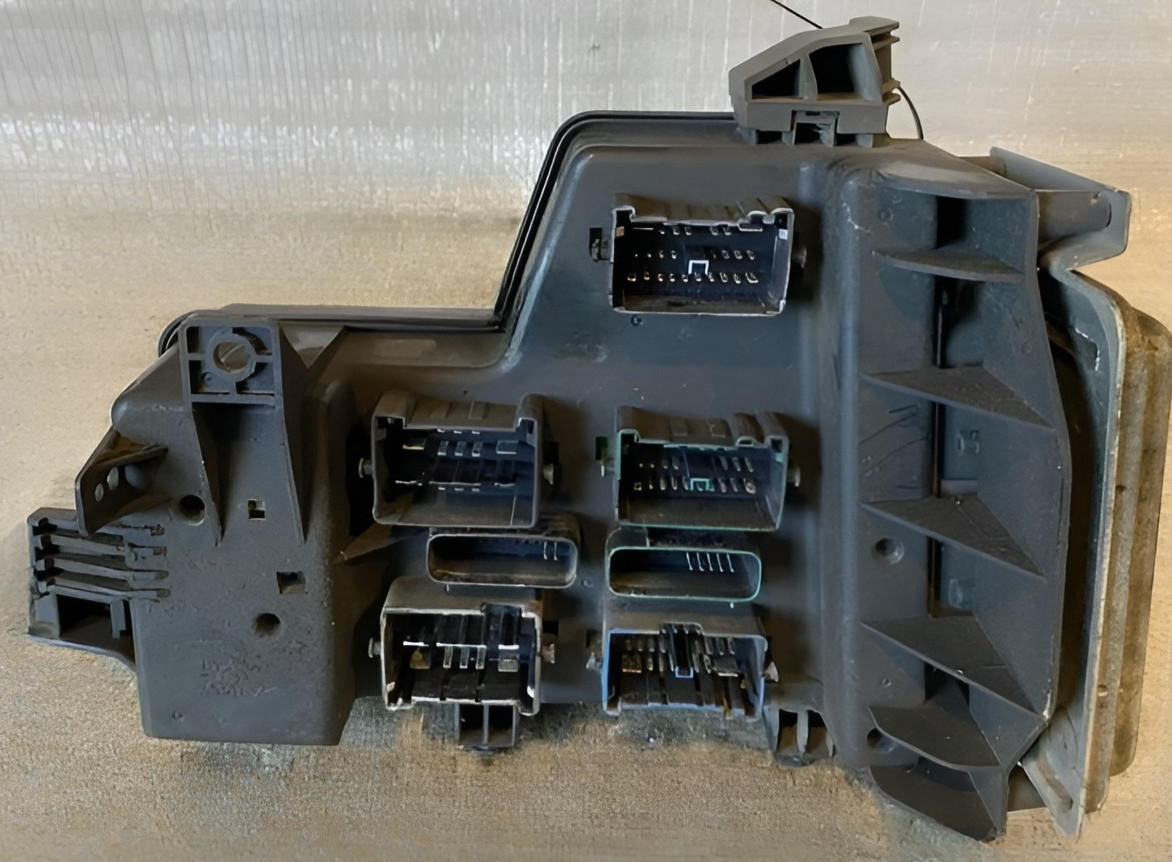 2002-2004 Dodge RAM 1500 Engine Fuse Box Assembly OEM