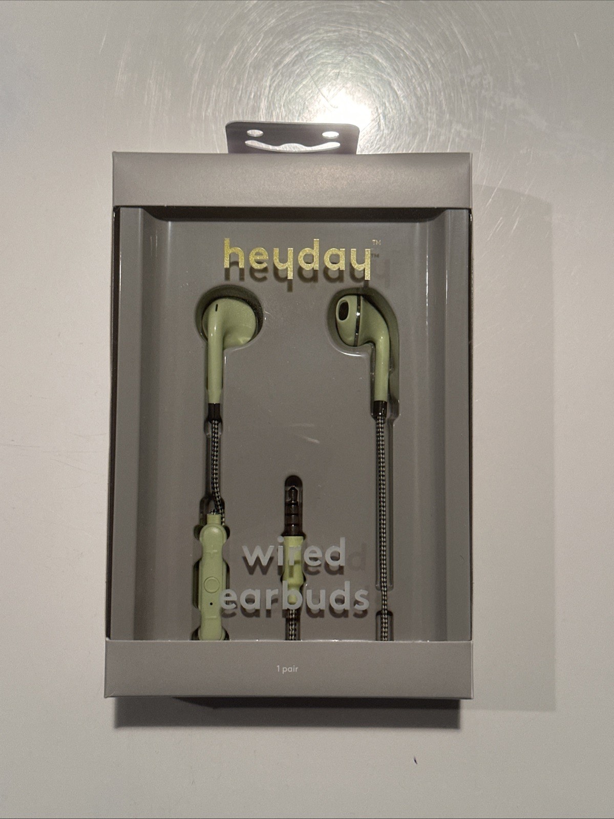Heyday Wired Earbuds  w/ Microphone 3.5mm Aux Jack Headphones PASTEL LIME (NEW)