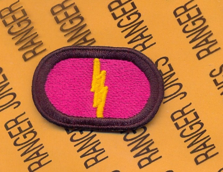 US Army 527th Quartermaster Co. Airborne parachute oval c/e patch