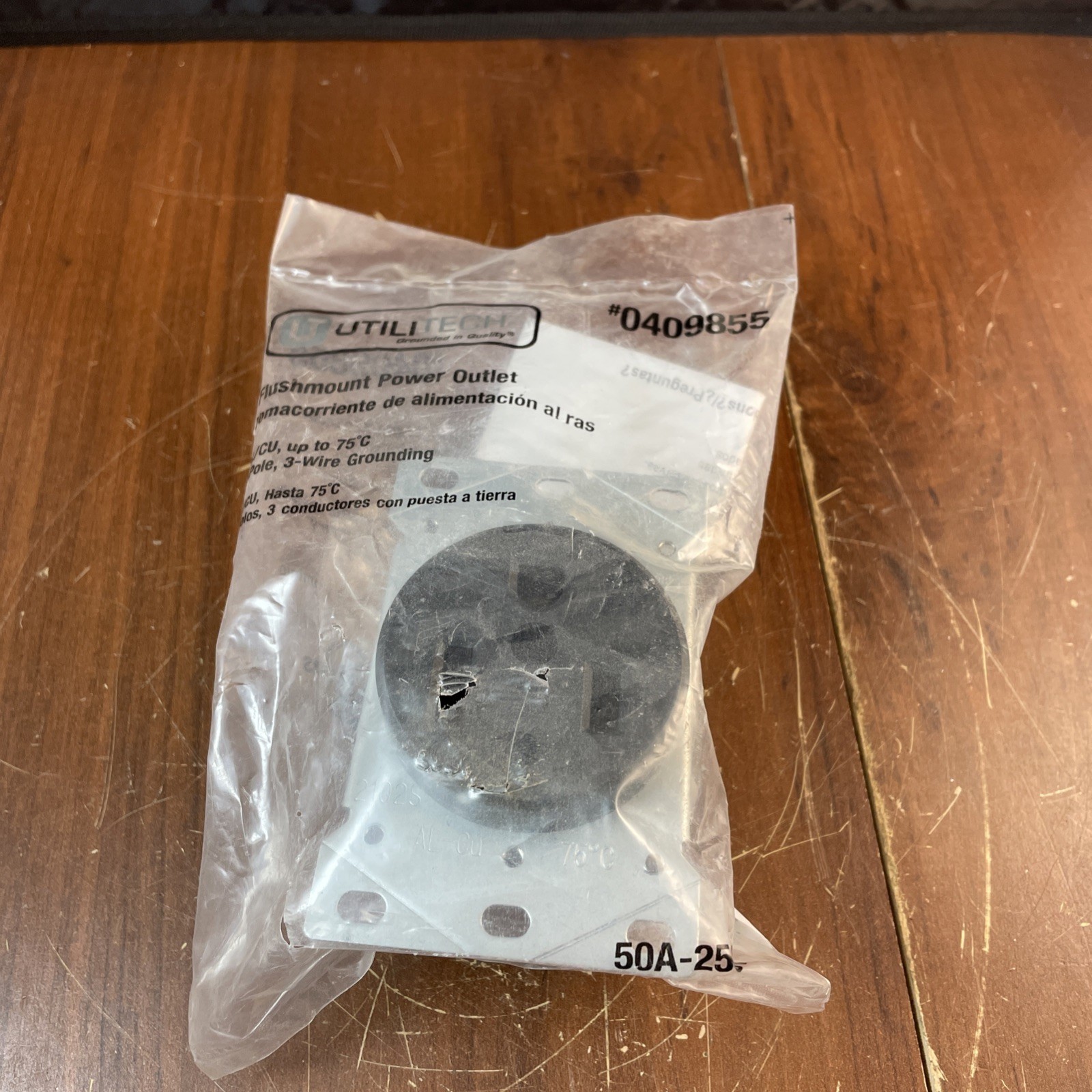 Utilitech Flushmount Range Outlet 0409859 50A-125V/250V 14-50R
