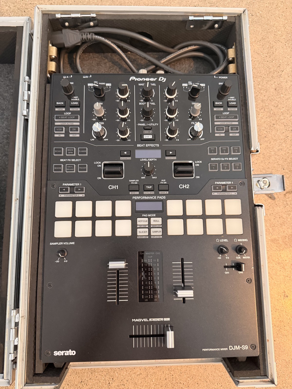 Pioneer DJ DJM-S9 - 2-Channel Battle Mixer - Excellent cond w/ Road Ready case
