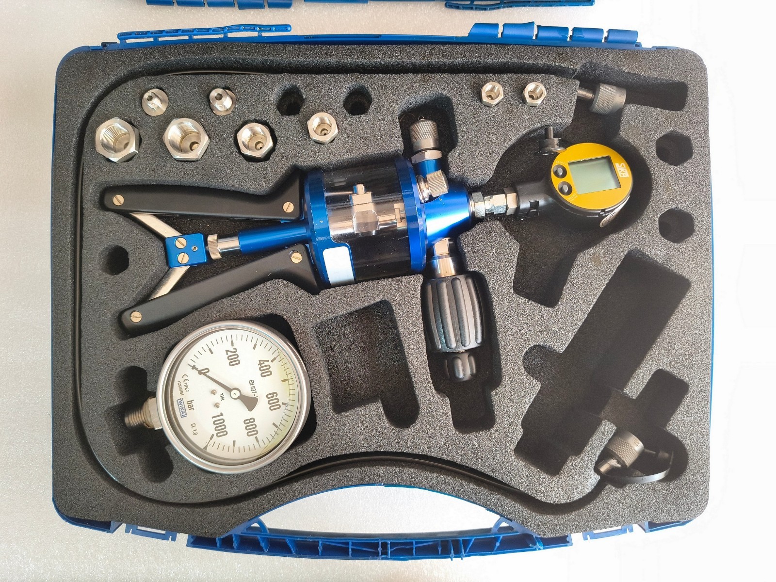 SIKA P700.2 HYDRAULIC HAND HELD PRESSURE CALIBRATOR TEST PUMP RANGE 700 BAR #1