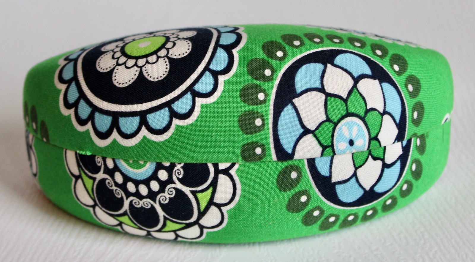 GUC Vera Bradley Women's Green Print Hard Shell Sunglass Case for Large Frames