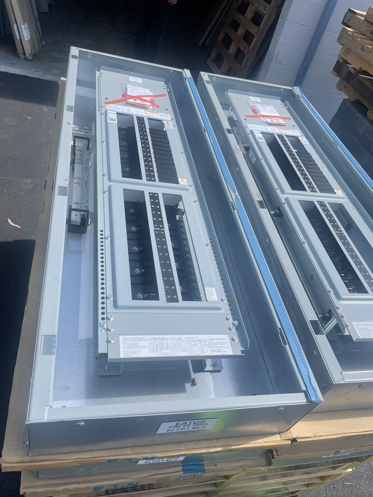 1-EATON PRL2X 400A 60CKT MLO PANELBOARD 120/208V NEMA 1 (NEW)