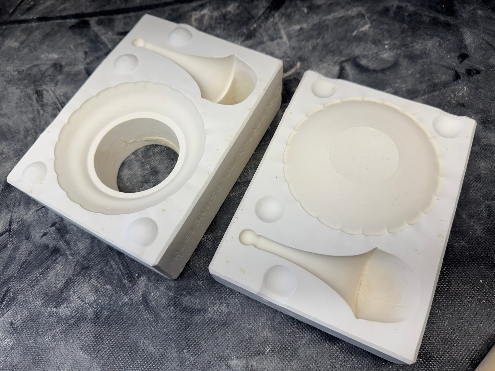 Mould - Alberta's Moulds (1978) - Plaster - Mortar and Pestle (A-104)